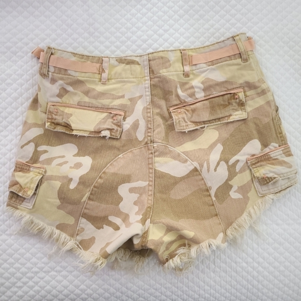 Free People commander cutoff desert camo shorts - Picture 5 of 13